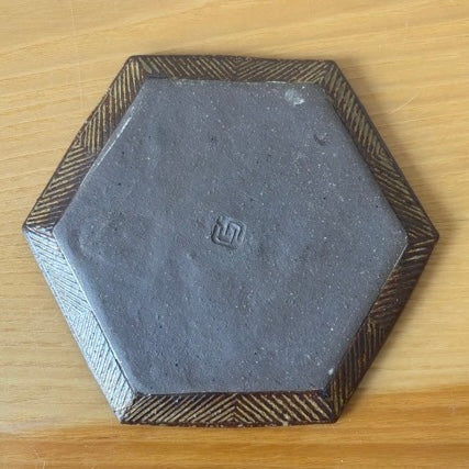 〈羅以音窯〉アフリカ彫刻・6角平皿B