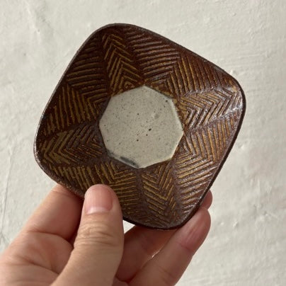 〈羅以音窯〉アフリカ彫刻・四角豆鉢皿D