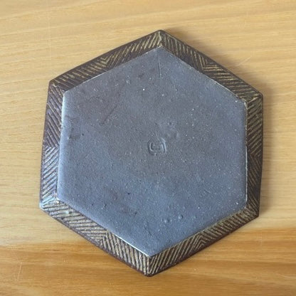 〈羅以音窯〉アフリカ彫刻・6角平皿C