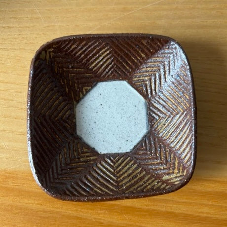 〈羅以音窯〉アフリカ彫刻・四角豆鉢皿A