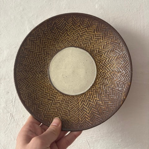 〈羅以音窯〉アフリカ彫刻・7寸平皿