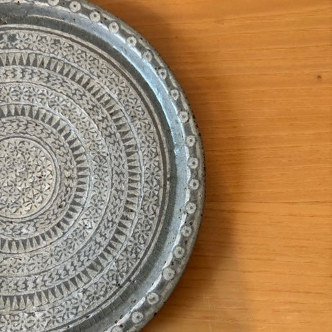 〈羅以音窯〉三島プレートA