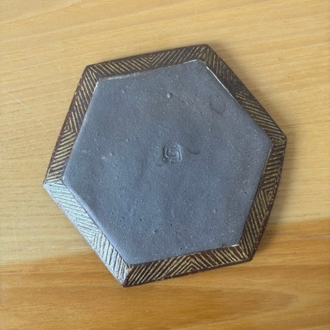 〈羅以音窯〉アフリカ彫刻・6角平皿D