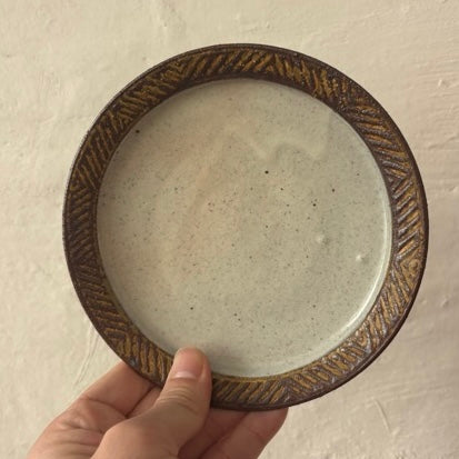 〈羅以音窯〉アフリカ彫刻・5寸平皿 B
